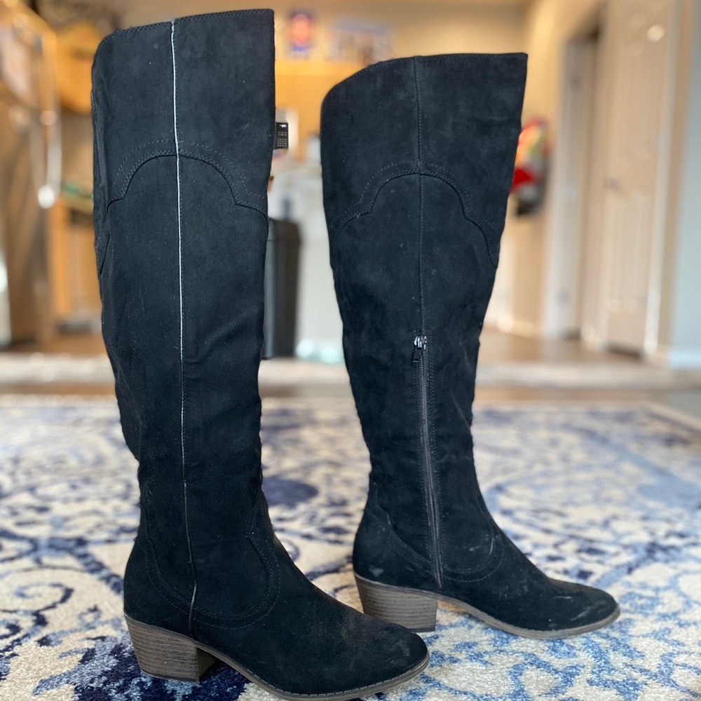 Fergalicious 8.5 knee high black boots.